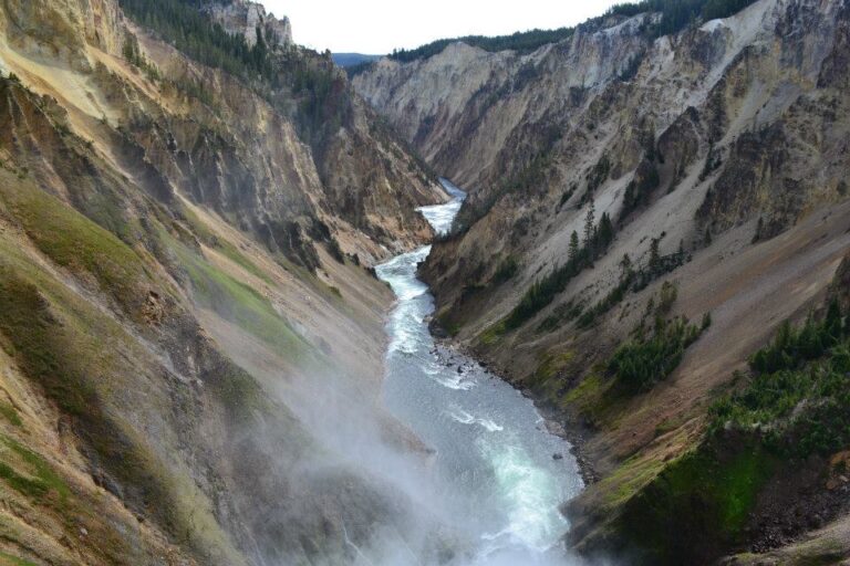 Yellowstone vs Zion: Choose The Right Park For You